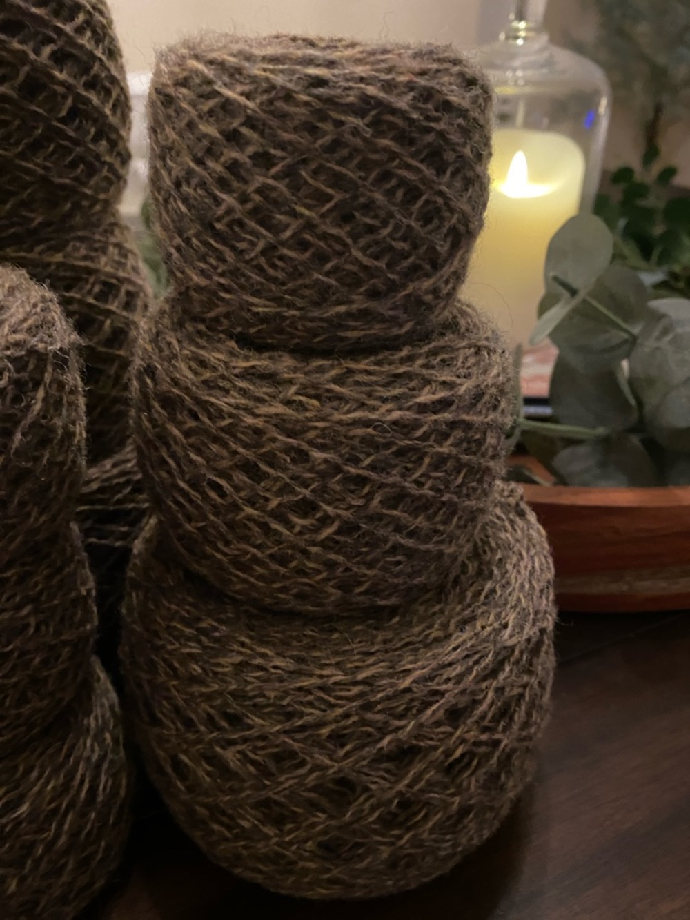 Vintage reclaimed mocha colored upcycled eco-friendly yarn in 80% wool/20% nylon - Picture 7 of 7